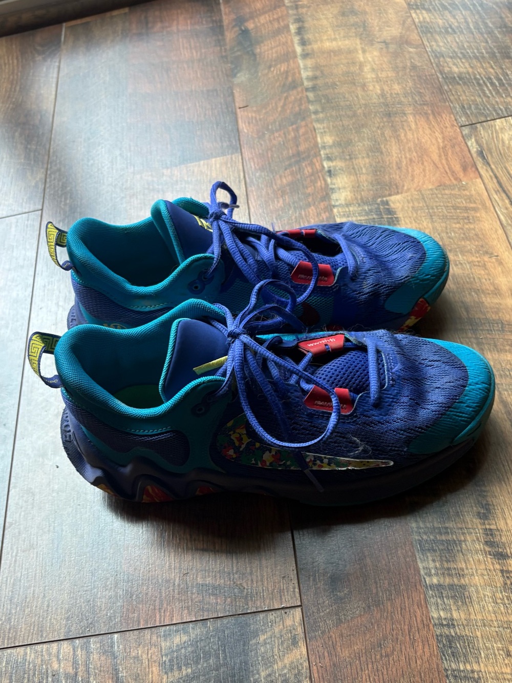 Nike Basketball / Cross Trainer - Picture 4 of 6